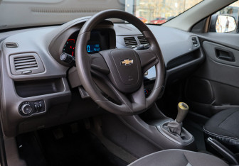 Подержанный автомобиль Chevrolet Cobalt Sedan 2013 года (12 фото)