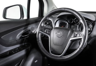 Подержанный автомобиль Opel Mokka 2014 года (17 фото)