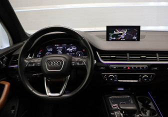 Подержанный автомобиль Audi Q7 2019 года (8 фото)