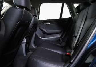 Подержанный автомобиль BMW X1 2012 года (12 фото)