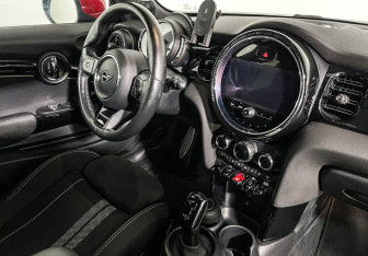 Подержанный автомобиль MINI Hatch 2021 года (9 фото)