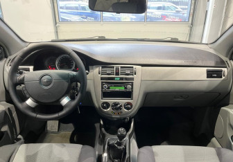 Подержанный автомобиль Chevrolet Lacetti Sedan 2010 года (13 фото)