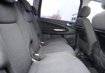Подержанный автомобиль Ford Galaxy 2011 года (10 фото)