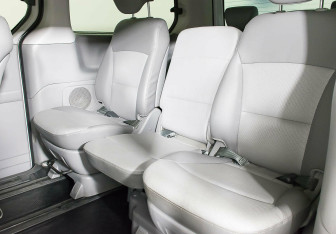 Подержанный автомобиль Hyundai Grand Starex 2010 года (16 фото)