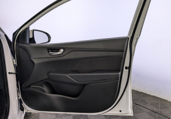 Подержанный автомобиль Hyundai Solaris Sedan 2021 года (24 фото)