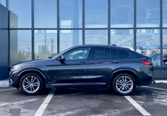 Подержанный автомобиль BMW X4 2019 года (8 фото)