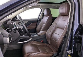 Подержанный автомобиль Jaguar F-Pace 2017 года (26 фото)