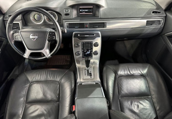 Подержанный автомобиль Volvo S80 2011 года (11 фото)
