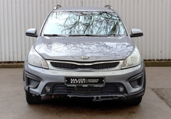 Подержанный автомобиль Kia Rio Hatchback 2020 года (2 фото)