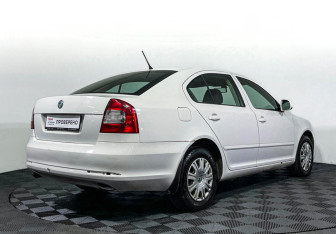 Подержанный автомобиль Skoda Octavia Liftback 2013 года (5 фото)