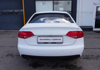 Подержанный автомобиль Audi A4 Sedan 2009 года (6 фото)