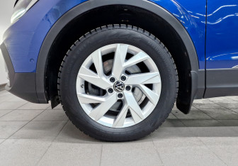 Подержанный автомобиль Volkswagen Tiguan 2021 года (18 фото)