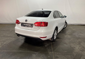 Подержанный автомобиль Volkswagen Jetta Sedan 2012 года (4 фото)