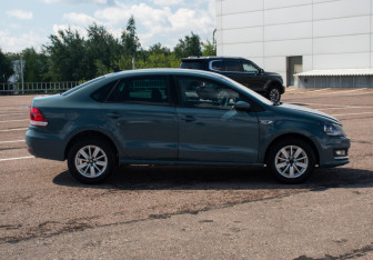 Подержанный автомобиль Volkswagen Polo Sedan 2019 года (4 фото)