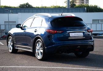 Подержанный автомобиль Infiniti QX70 2016 года (7 фото)