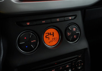 Подержанный автомобиль Citroen C3 Hatchback 2012 года (9 фото)