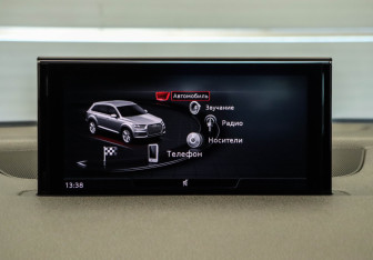 Подержанный автомобиль Audi Q7 2015 года (17 фото)