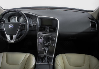 Подержанный автомобиль Volvo XC60 2013 года (11 фото)