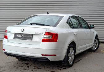 Подержанный автомобиль Skoda Octavia Liftback 2019 года (5 фото)