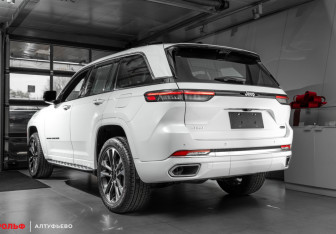 Подержанный автомобиль Jeep Grand Cherokee 2023 года (7 фото)