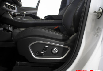 Подержанный автомобиль Geely Tugella 2023 года (18 фото)