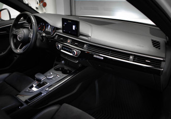 Подержанный автомобиль Audi A4 Sedan 2017 года (26 фото)