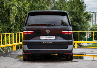 Подержанный автомобиль Volkswagen Multivan 2022 года (5 фото)