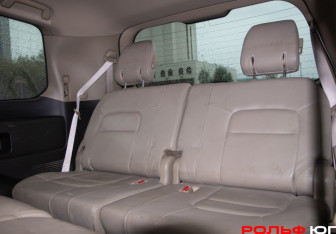 Подержанный автомобиль Toyota Land Cruiser Suv 2010 года (9 фото)