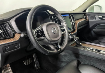 Подержанный автомобиль Volvo XC60 2019 года (13 фото)