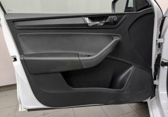 Подержанный автомобиль Skoda Rapid Liftback 2022 года (18 фото)