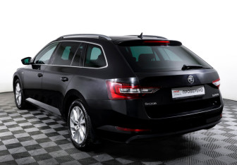 Подержанный автомобиль Skoda Superb Wagon 2016 года (7 фото)
