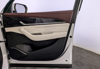 Подержанный автомобиль Geely Monjaro 2023 года (25 фото)