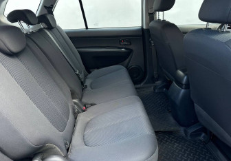 Подержанный автомобиль Kia Carens 2010 года (14 фото)