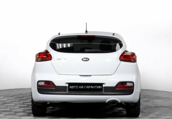 Подержанный автомобиль Kia Ceed Hatchback 2014 года (6 фото)