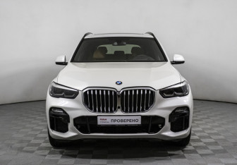Подержанный автомобиль BMW X5 2019 года (3 фото)