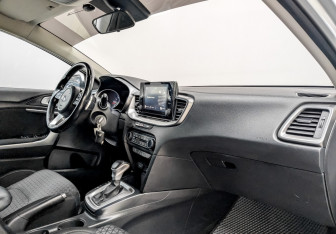 Подержанный автомобиль Kia Ceed Wagon 2021 года (11 фото)