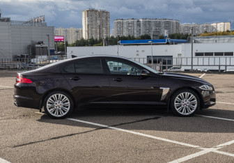 Подержанный автомобиль Jaguar XF Sedan 2013 года (5 фото)