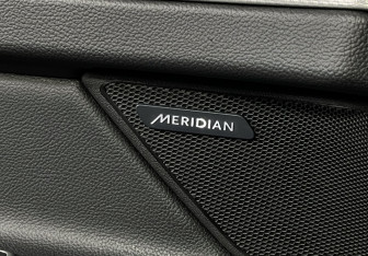 Подержанный автомобиль Jaguar XF Sedan 2018 года (16 фото)