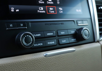 Подержанный автомобиль Porsche Macan 2016 года (20 фото)