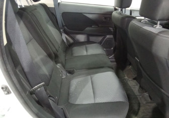 Подержанный автомобиль Mitsubishi Outlander 2018 года (10 фото)