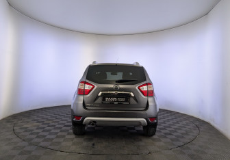 Подержанный автомобиль Nissan Terrano 2017 года (6 фото)