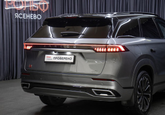 Подержанный автомобиль Jaecoo J8 2024 года (29 фото)