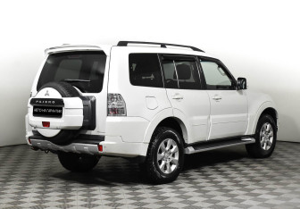 Подержанный автомобиль Mitsubishi Pajero 2014 года (5 фото)