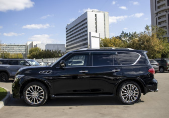 Подержанный автомобиль Infiniti QX80 2015 года (8 фото)