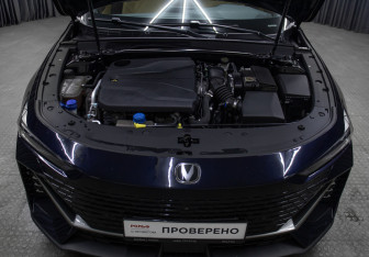 Подержанный автомобиль Changan UNI-V 2023 года (9 фото)