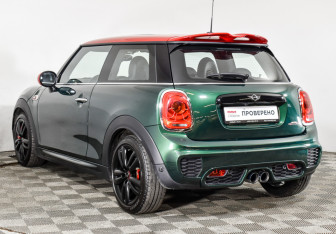Подержанный автомобиль MINI Hatch 2017 года (17 фото)