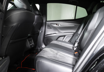 Подержанный автомобиль Toyota Camry Sedan 2024 года (12 фото)