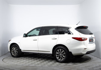Подержанный автомобиль Infiniti JX 2013 года (7 фото)