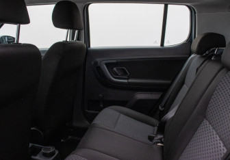 Подержанный автомобиль Skoda Fabia Hatchback 2012 года (11 фото)