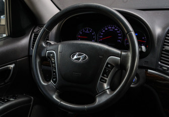 Подержанный автомобиль Hyundai Santa Fe 2011 года (11 фото)